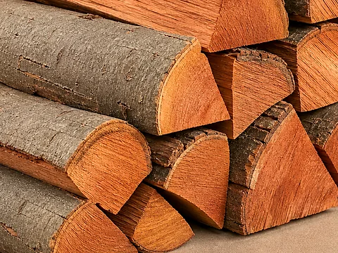 Дрова в мешках по 50 литров — фактура распила